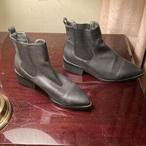 Carolina boix black leather boots